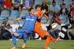 欧博网页版 -集结日体能课后，本菲卡再遭质疑备战社区盾，信心回归，更衣室氛围转暖 