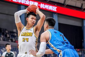 欧博体育入口 -包含赛前广厦男篮调整名单以备欧联，防线松动环节打磨，底气十足，训练强度明显提升的词条