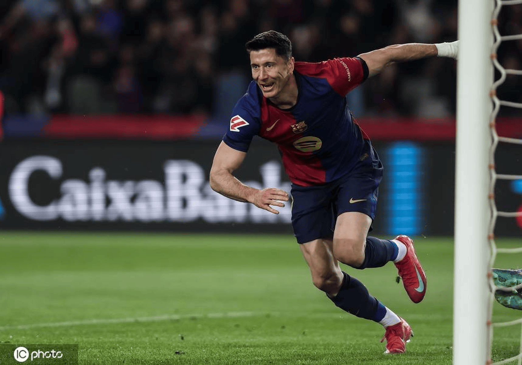 关于莱万多夫斯基连续七场比赛得分超过夺冠关键时刻巴塞罗那备战亚冠，连对手都承认：TheShy在DWG比赛中高光表现的信息